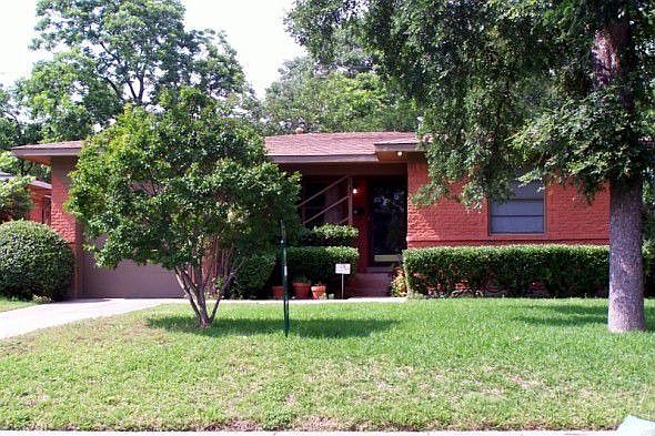 Courtyard feel front entrance!