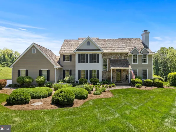 686 Farmstead Dr, West Chester, PA 19382