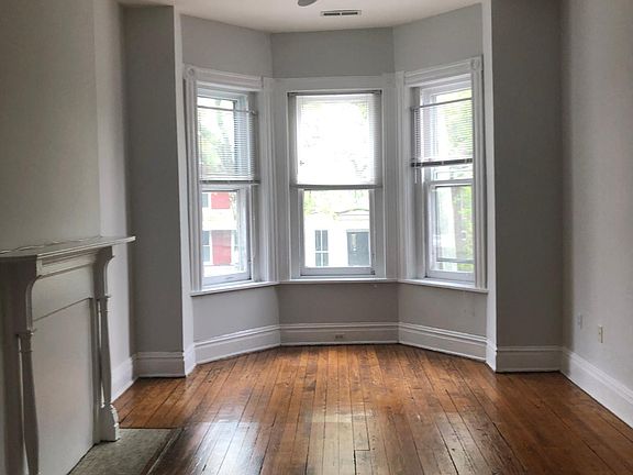 4th image of 2708 E Broad St #4