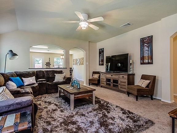 3rd image of 1052 Churchill Dr