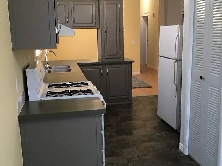 409 S Foote Ave — Photo 6