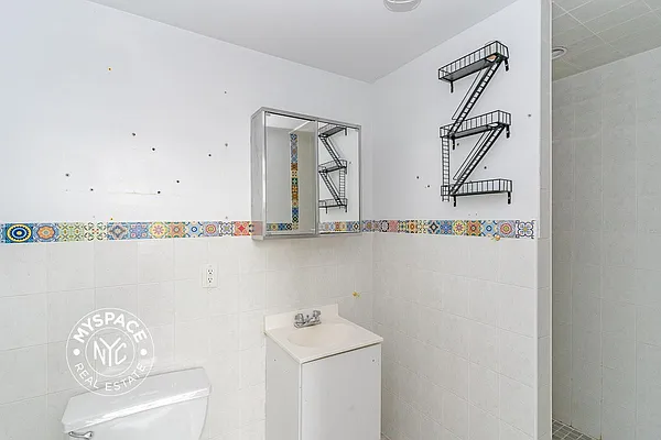 Rented by MySpaceNYC | media 8