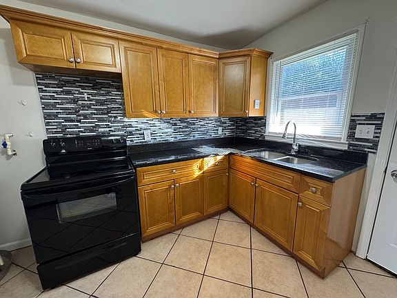 5th image of 612-614 N College Dr #8