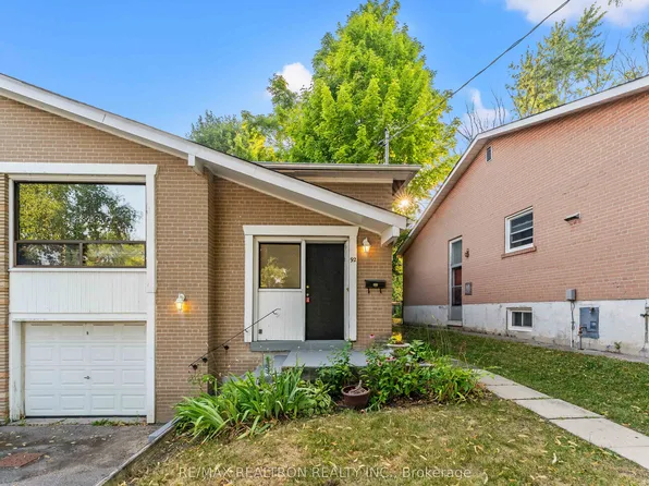 92 Elise Ter, Toronto, ON M2R 2X1