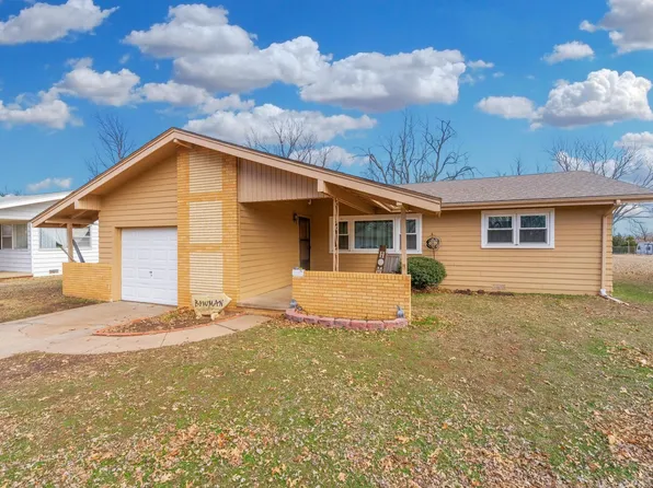 900 N Elm St, Belle Plaine, KS 67013