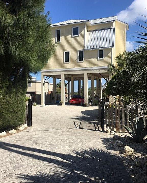1st image of 6809 Driftwood Dr