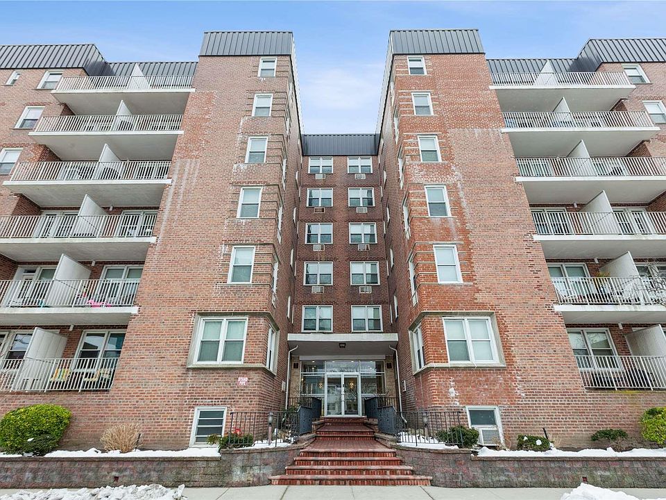 1st image of 210 E Broadway #1M