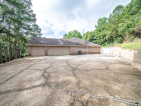 4th image of 1015 Idle Hour Dr