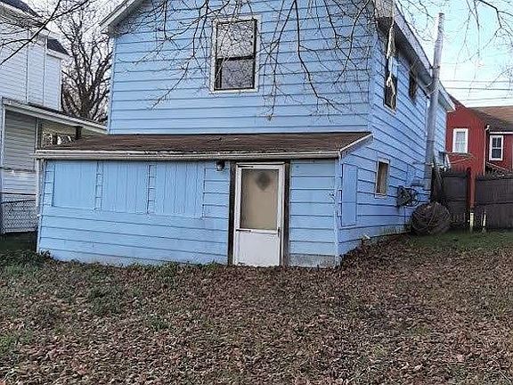 4th image of 1026 Oak St