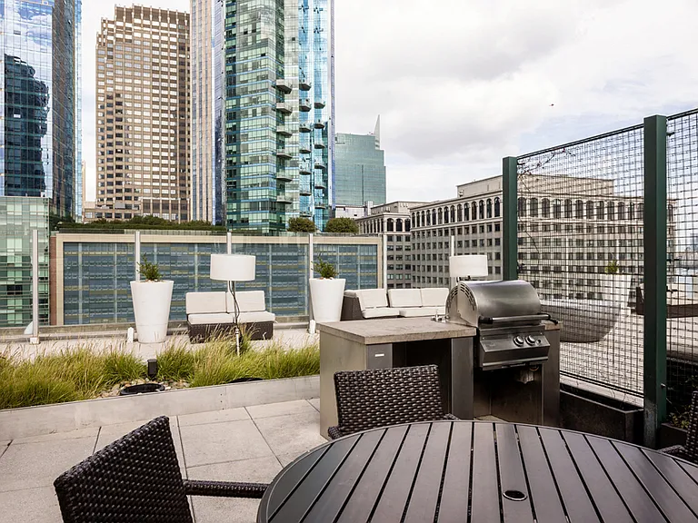 Liberty Towers — Photo 25