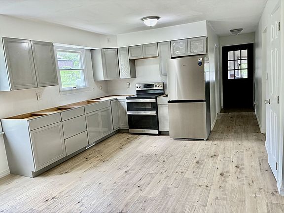 4th image of 33126 Dexter Rd