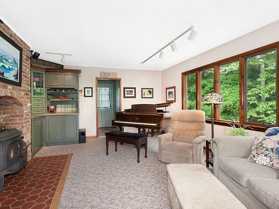 4th image of 3055 Mill Ln