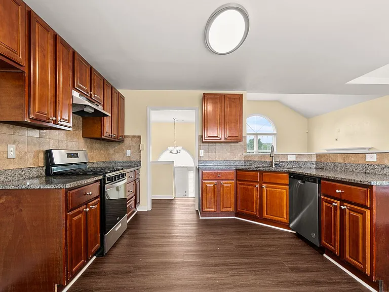 7187 Williams Rd — Photo 4