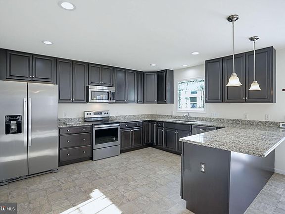 3rd image of 385 W Birdie Ln