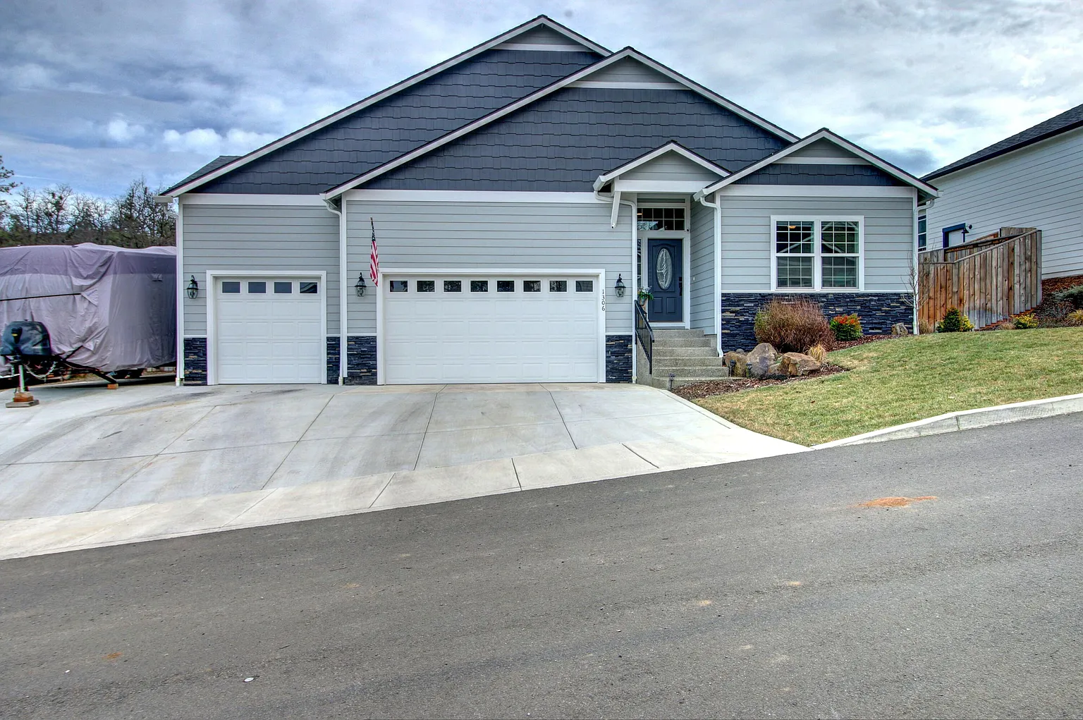 1306 Crestmont Pl photo 1