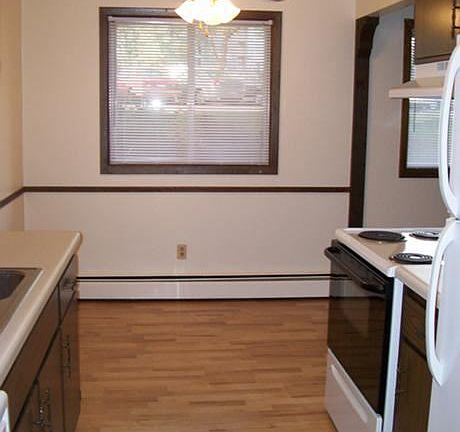 4th image of 210 County Road B2 E APT 22