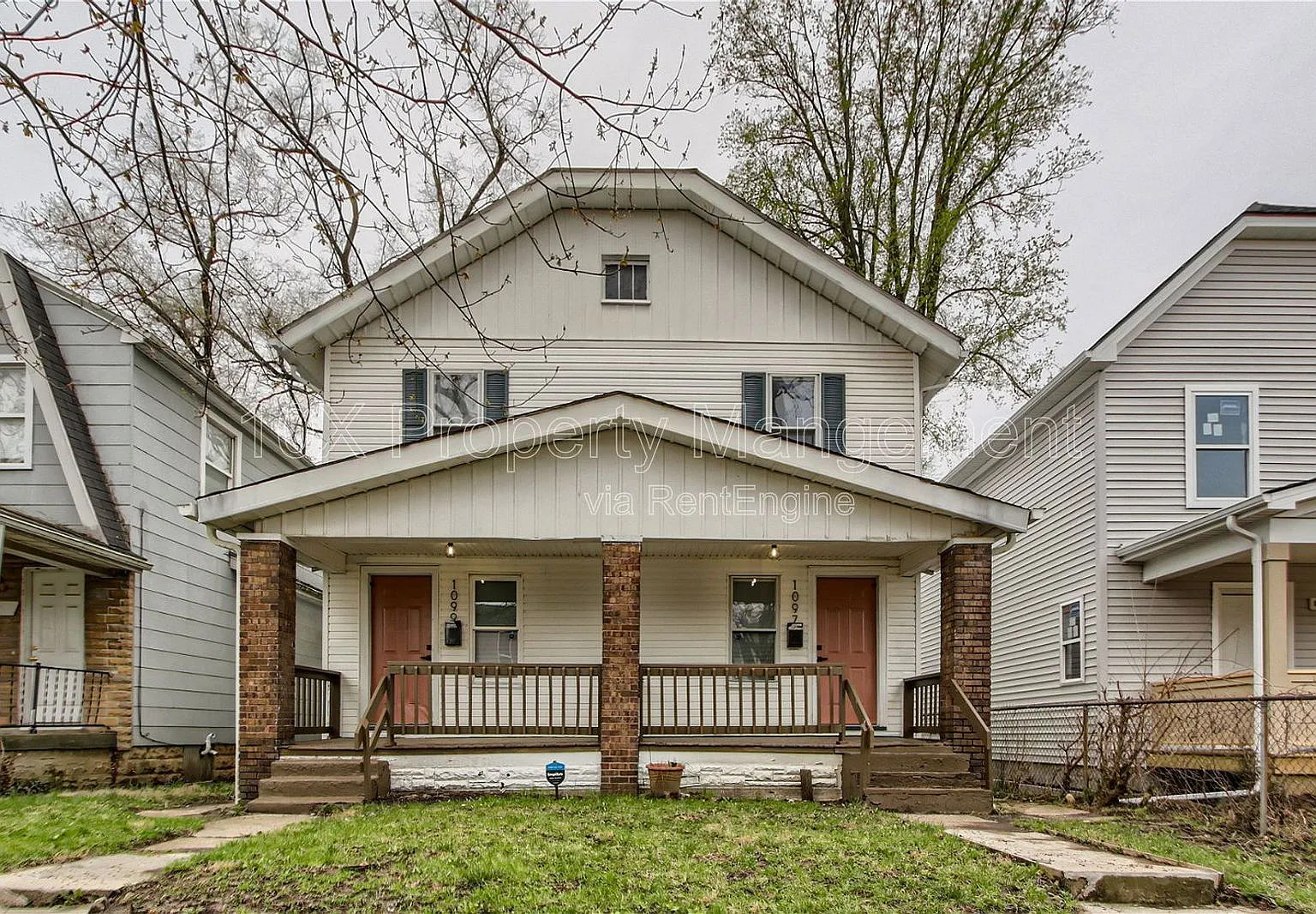 3 bed, 1.0 bath, 1200 sqft, $1,300 — Photo 1