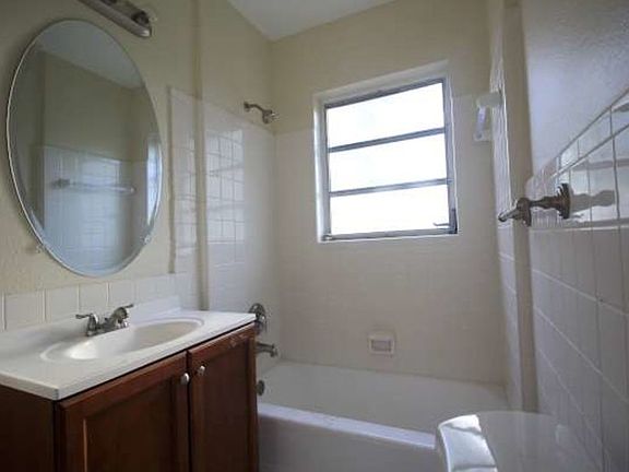 4th image of 616 SE 2nd St