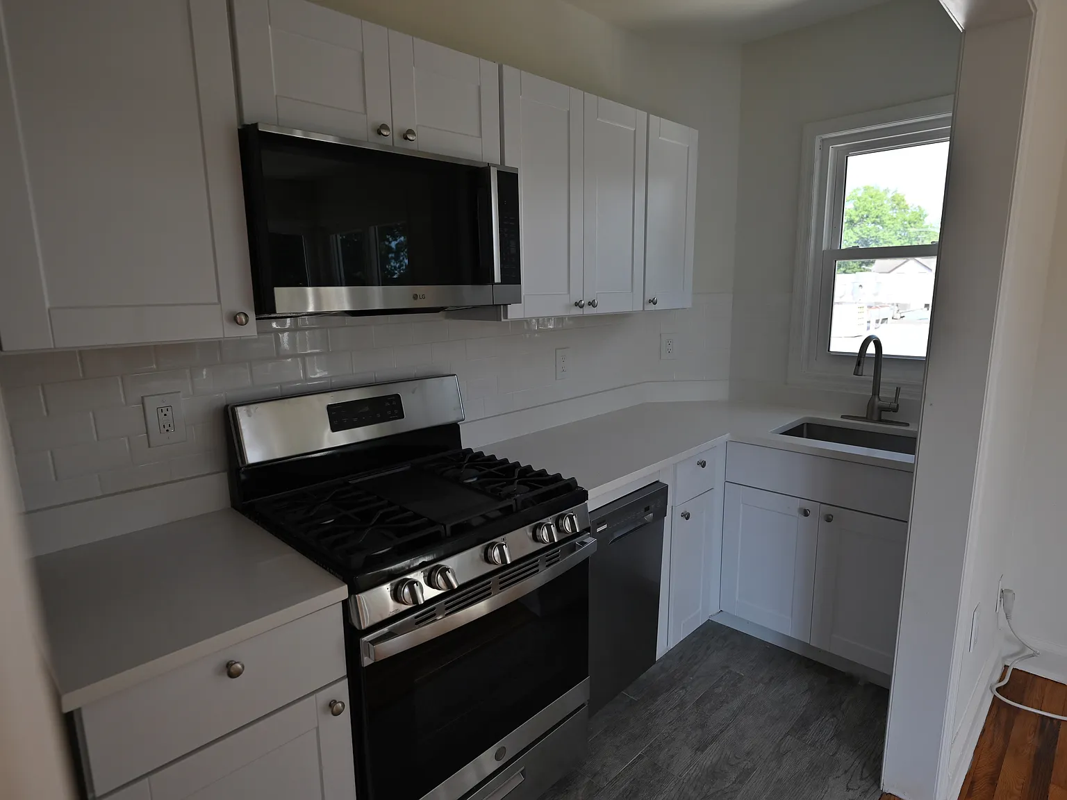 1 bed, 750 sqft, $2,375 — Photo 3