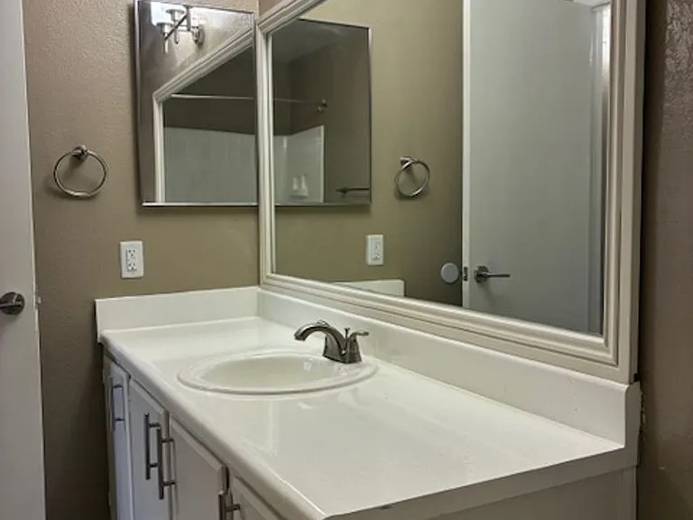 Mandalay Bay Apartments — Photo 53
