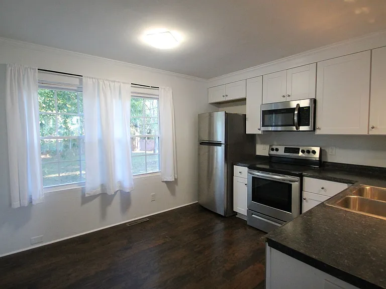 731 Level St — Photo 6