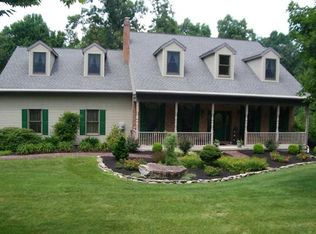 7420 Woodland Dr, Spring Grove, PA 17362