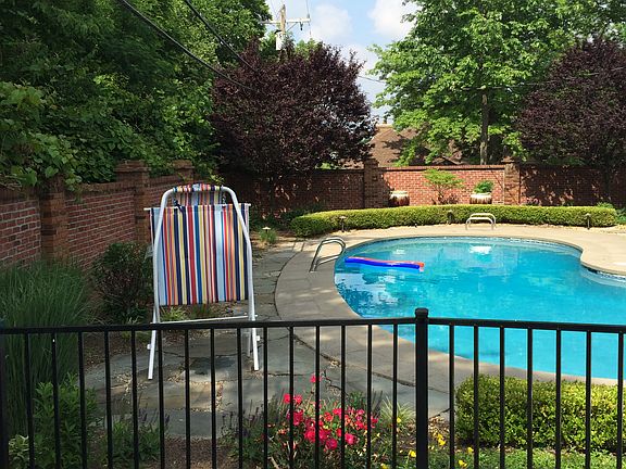5th image of 801 Rosewood Dr