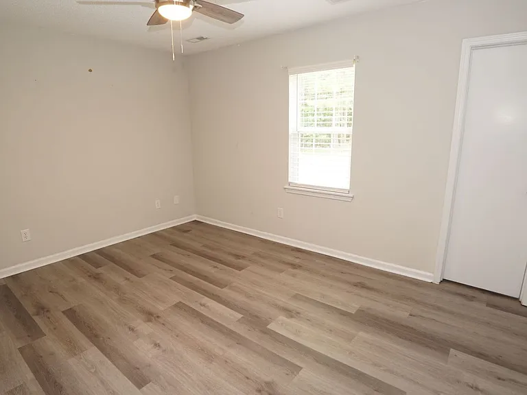 116 Howell Dr — Photo 24