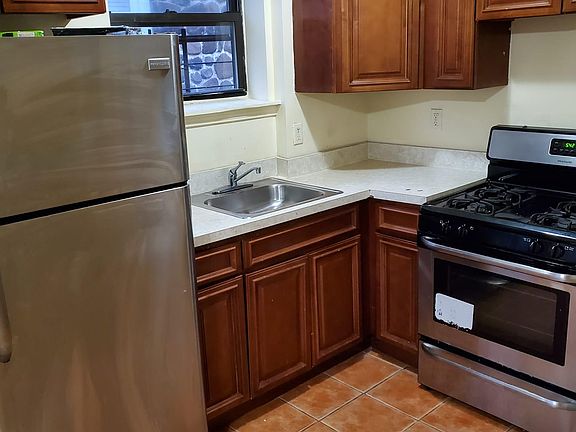 2nd image of 1758 Arnow Ave #2