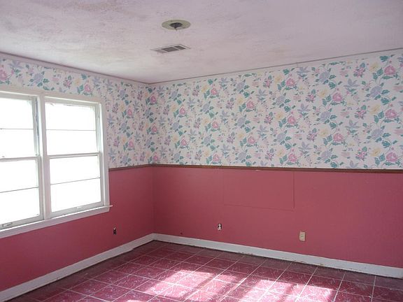 5th image of 2630 Willow Dr