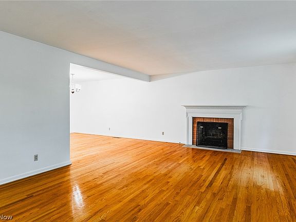 3rd image of 34 Woodland Park Dr