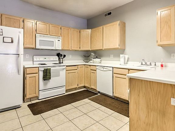 2nd image of 421 N Belmont Pl #256