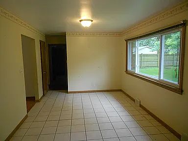 2nd image of 933 Lindenwood Dr