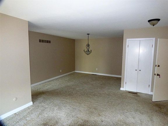 5th image of 10328 Forest Brook Ln APT G