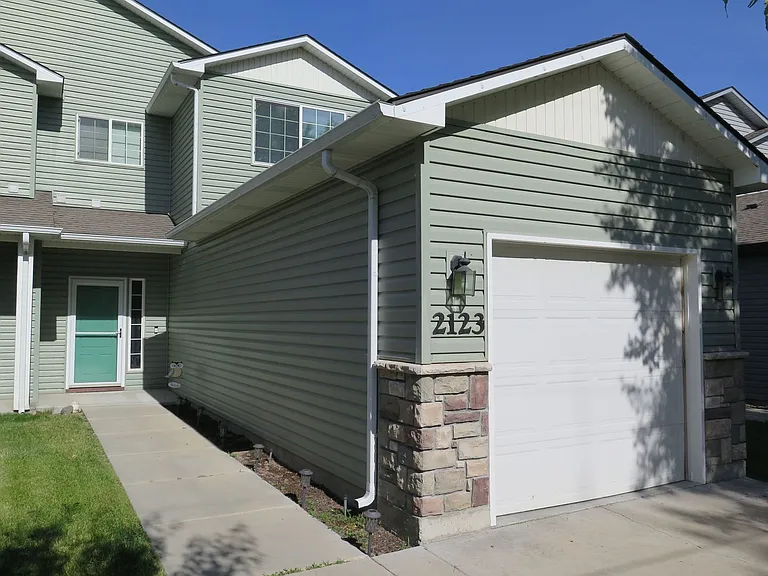 2123 S Dorothy Ave — Photo 2
