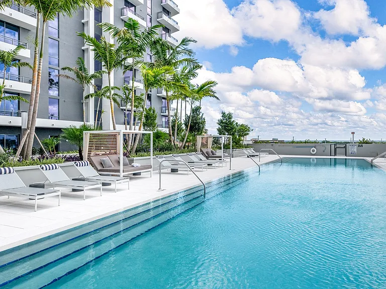 Lumaire West Palm Beach — Photo 29