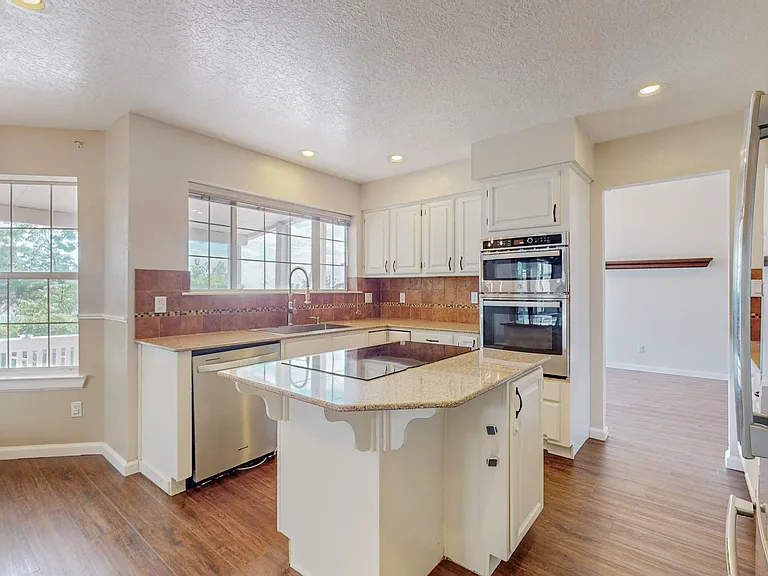 13612 Vic Rd NE — Photo 48