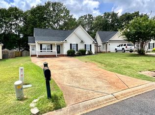 546 Plantation Creek Dr, Boiling Springs, SC 29316
