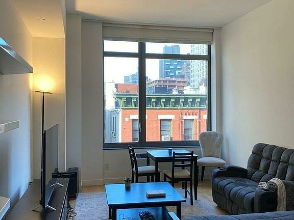 3rd image of 450 E 83rd St APT 5B