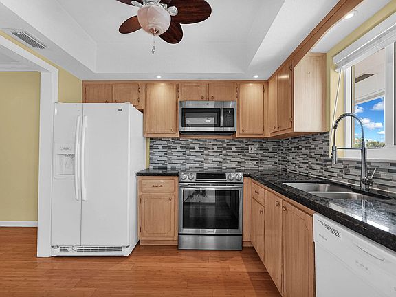 5th image of 2121 NE 68th Street #209