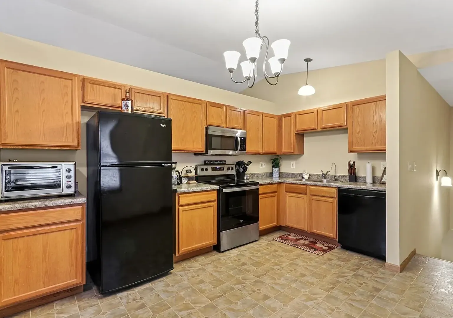 Lake Mary Dog-Friendly Furnished Home Available for Monthly & Mid-Term Rentals — Photo 4