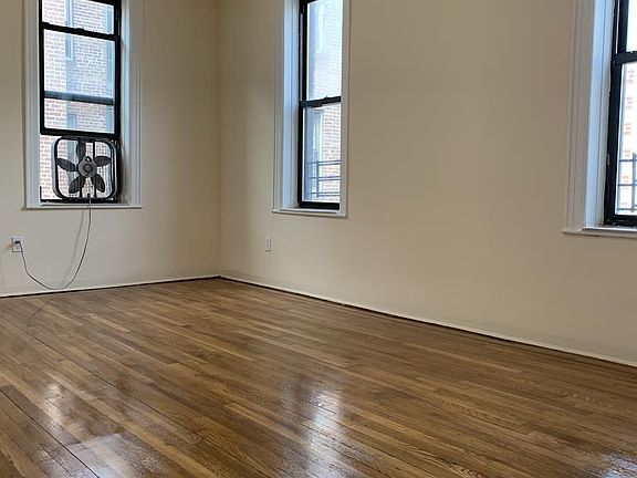 4th image of 3620 168th St #5