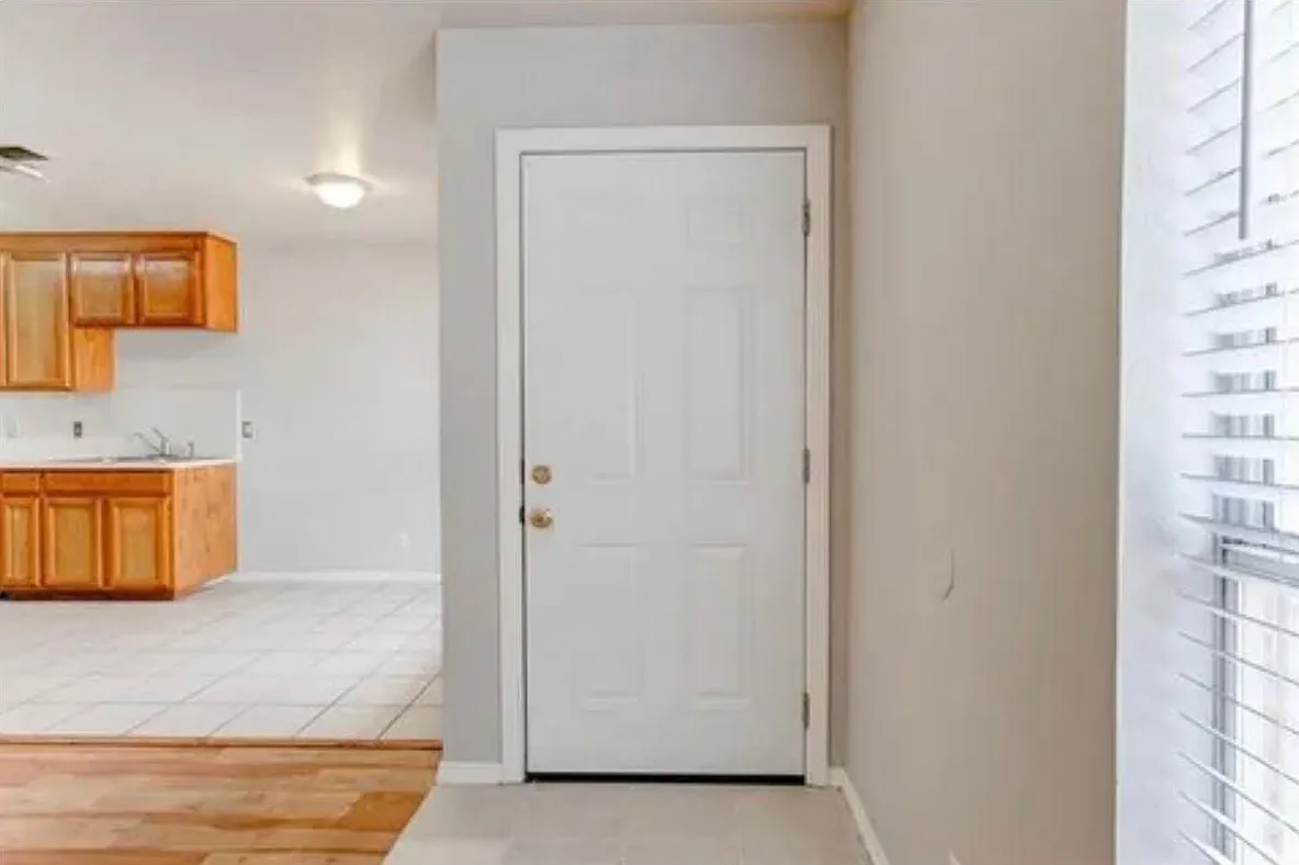 609 Race St — Photo 2