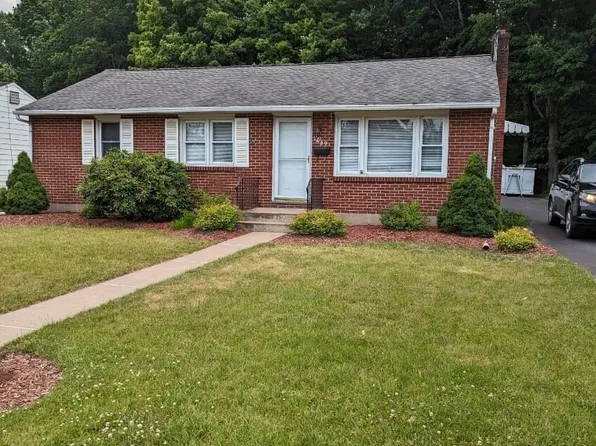 1069 Fritz Ave, Stroudsburg, PA 18360