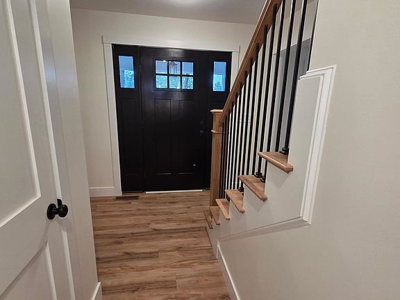 4th image of 156 Whiting Hill Road