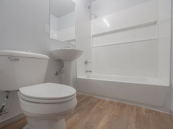 5th image of 3732 NW 23rd St #213