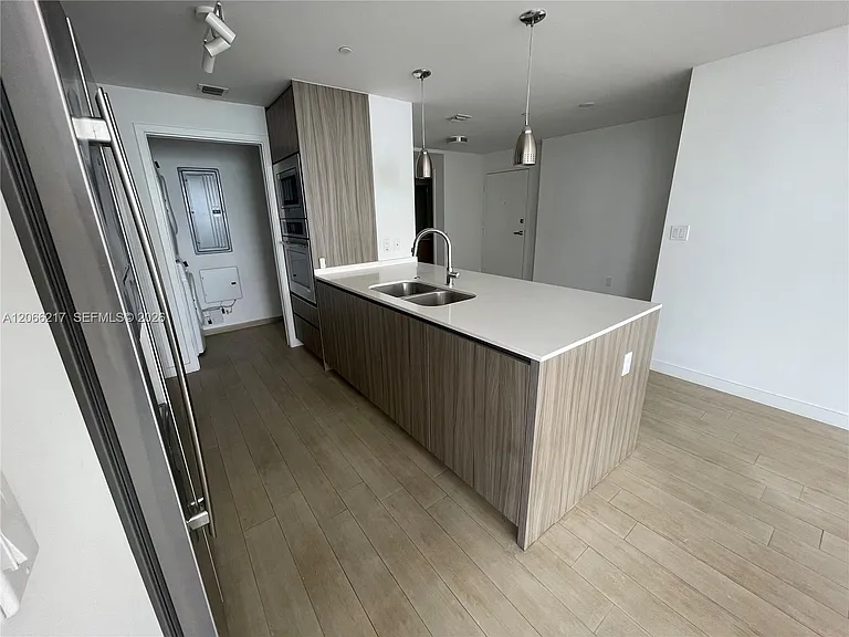 600 NE 27th St #1205 — Photo 43