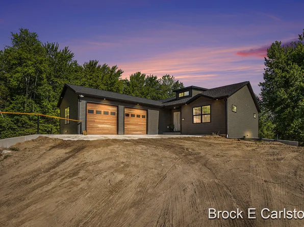 9818 Farr Rd, Ravenna, MI 49451