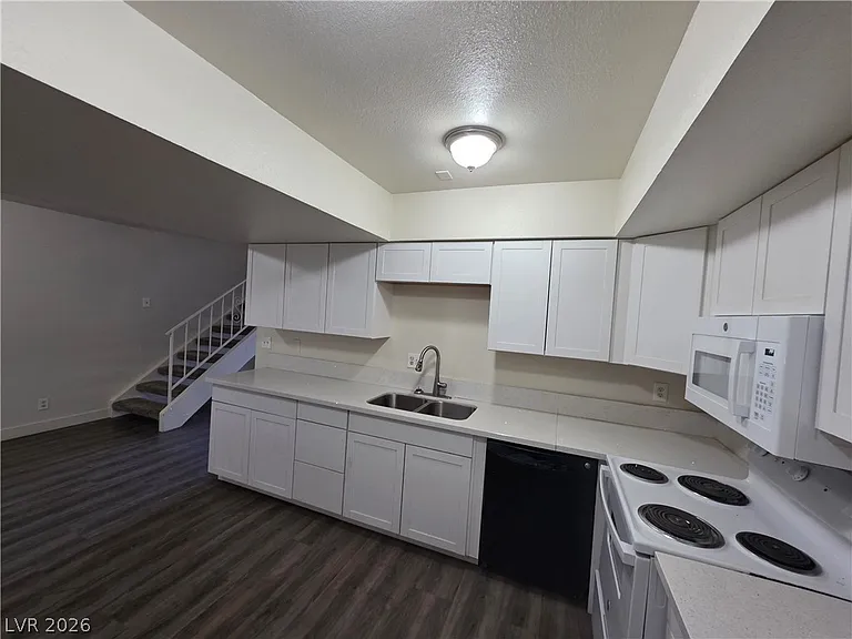 3364 Royce Ct — Photo 12