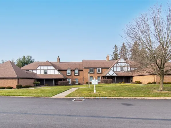 240 Windsor Rdg Unit 33, New Castle, PA 16105